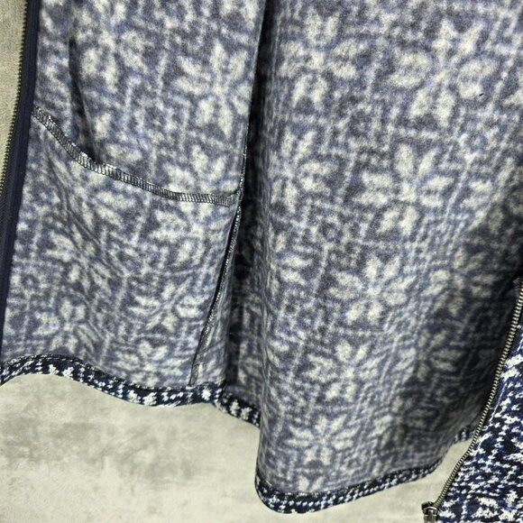 Talbots Hooded Vest 2X Blue White Snowflake Fair Isle Pockets Faux Fur Cozy Zip - Picture 7 of 10